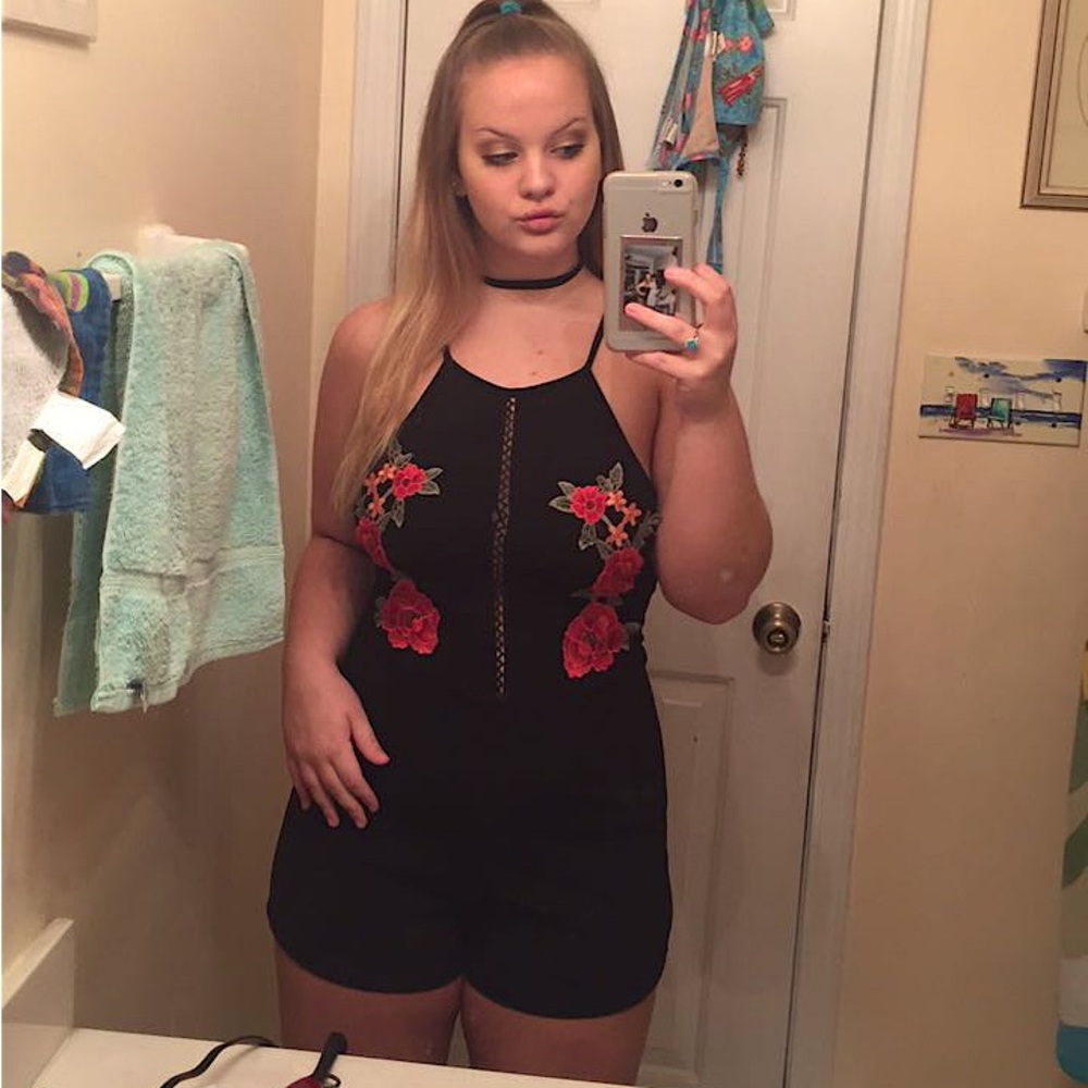 Romper with cute floral design!